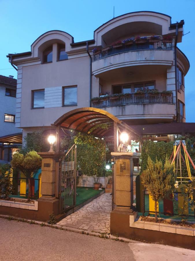 Green And Blue Apartments Banyaluka Dış mekan fotoğraf